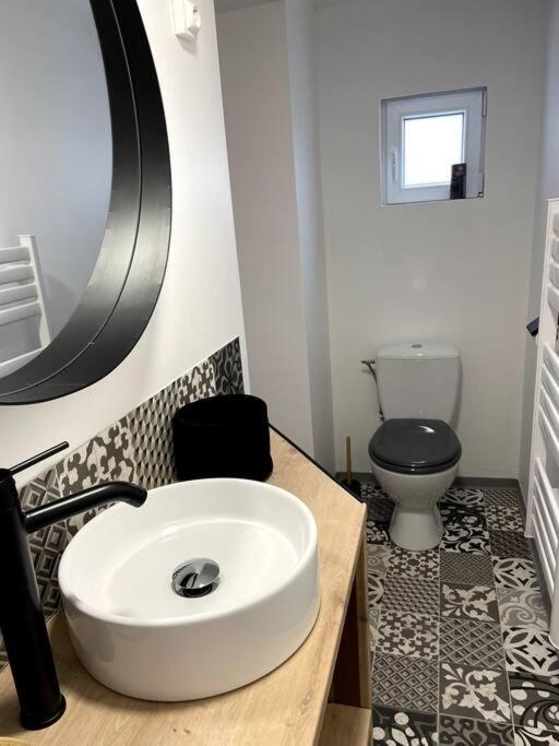 Bel Appartement Sur Cour Plein Centre Ville Et Parking Мулен Экстерьер фото